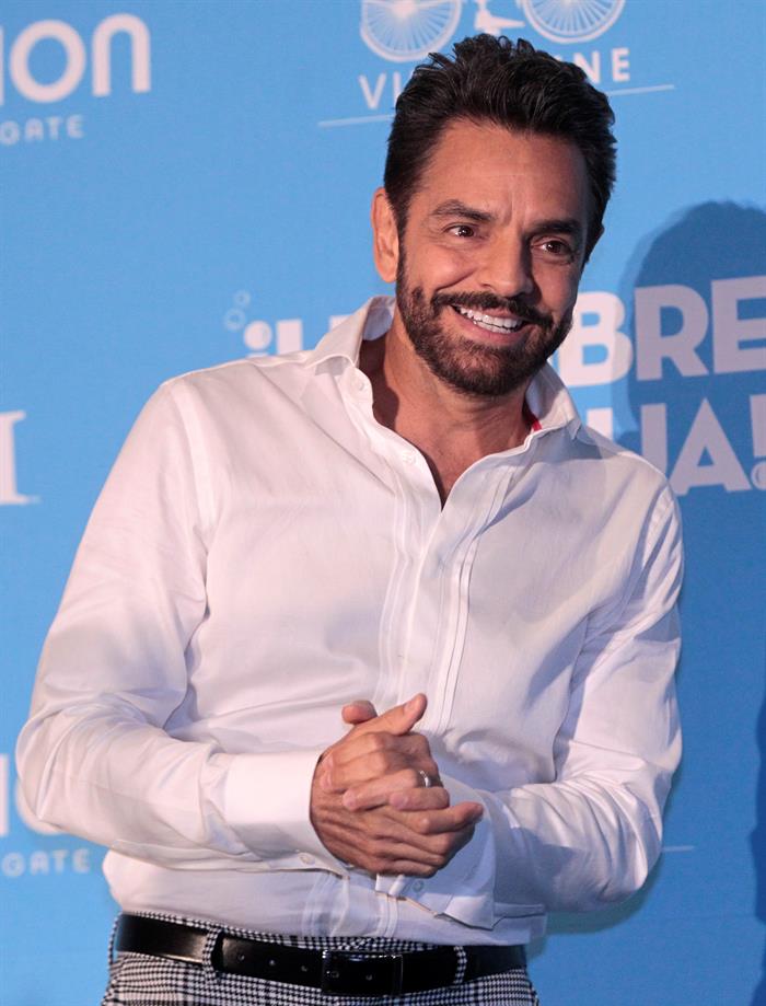 El actor Eugenio Derbez posa para una fotograf&iacute;a durante la rueda de prensa de la pel&iacute;cula "Hombre al Agua"