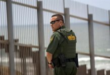 Un agente de la Patrulla Fronteriza de Estados Unidos presta servicio