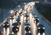 Luces y limpiaparabrisas: La clave para ver y para que lo vean Por razones de seguridad, una idea brillante sería la de chequear regularmente las luces y el limpiaparabrisas de su carro, para ver y para que lo vean.
