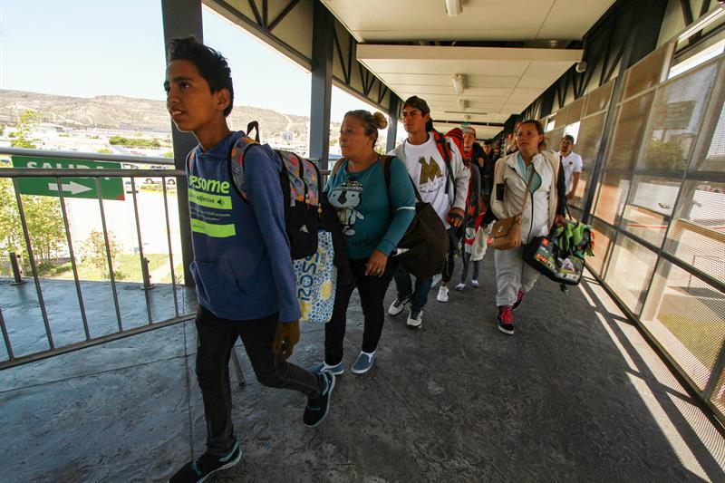 Migrantes centroamericanos cruzan hacia Estados Unidos