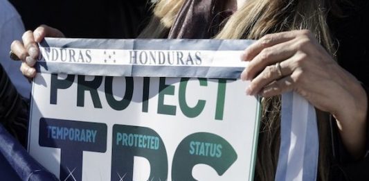 Los hondureños amparados por el TPS anticipan que sería "devastador" perderlo y no se ven haciendo las maletas para regresar a su país natal.