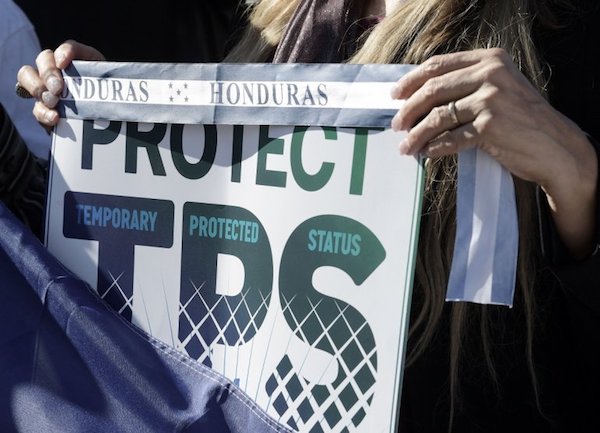 Los hondure&ntilde;os amparados por el TPS anticipan que ser&iacute;a "devastador" perderlo y no se ven haciendo las maletas para regresar a su pa&iacute;s natal.