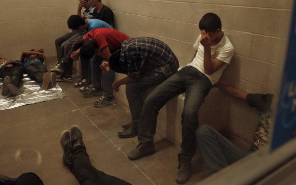 investigadores detectan "cientos" de casos de maltrato f&iacute;sico, verbal y sexual hacia inmigrantes, adem&aacute;s de situaciones en que inmigrantes eran recluidos en situaciones precarias o insalubres.