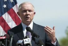 La decisión de Sessions afectó de pleno a aquellos indocumentados que están litigando en las cortes sus casos de deportación, y tienen la posibilidad de ajustar su estatus.