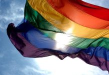 Denuncian la ley antitrans de los conservadores de Tennessee Colombia, que tiene una población de 3,4 millones de personas de la comunidad LGBT, llevará a cabo entre el 1 y 2 de noviembre la primera feria de oportunidades