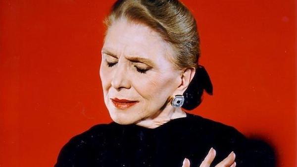 La Gran Dama de la Canci&oacute;n Iberoamericana en una de sus m&uacute;ltiples actuaciones