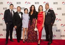 Gio Benitez, Guillermo Chacon , Jenna Ortega, Stella Nolasco; Demi-Leight Nel-Peters y JW Cortes. Foto Chasi Annexy.