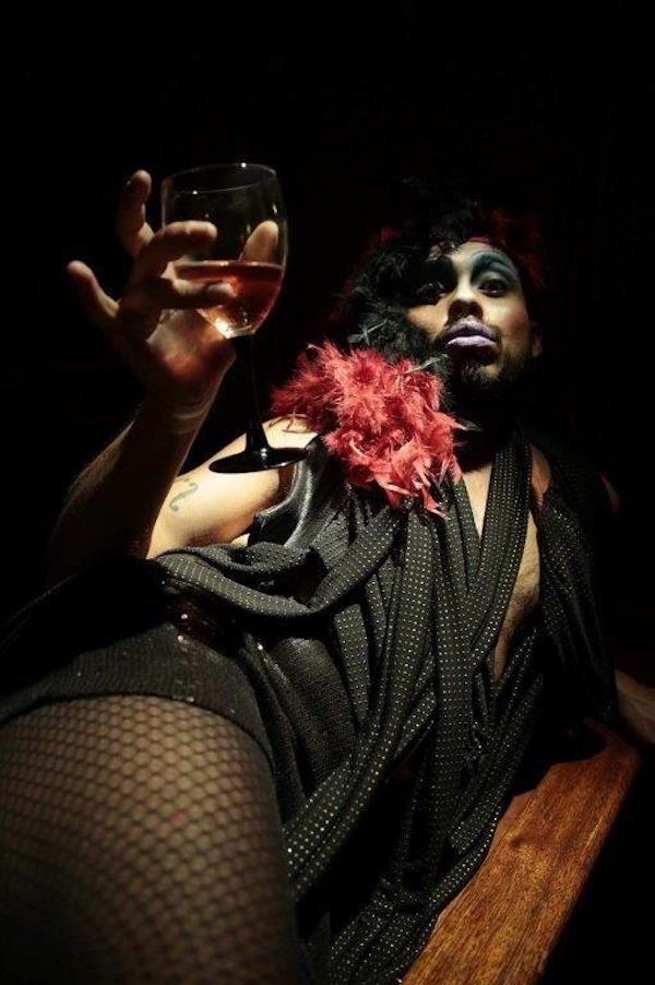 Monumental interpretacion de Jei Osorio, com o la Carmen de Bizet, en Bizarre Cabaret
