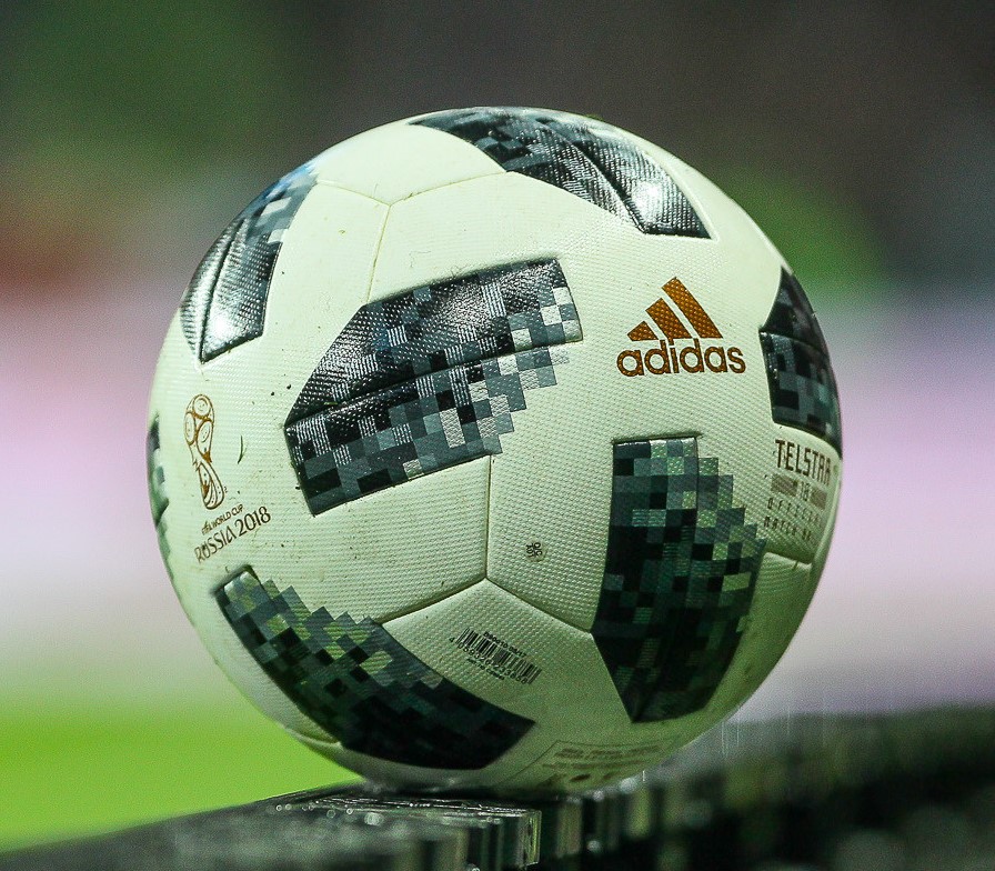 Adidas Telstar 18&rdquo;