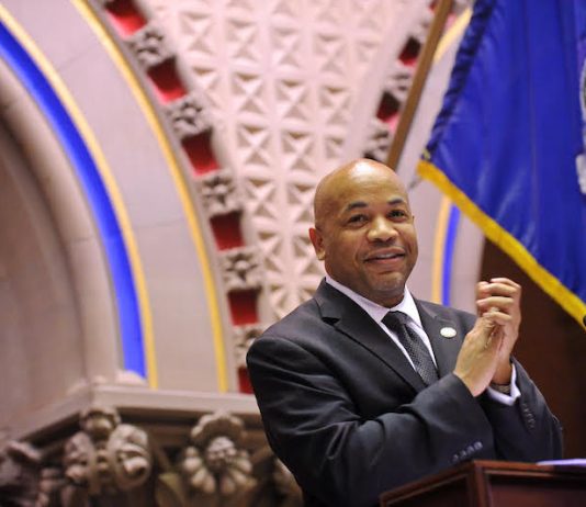 El presidente de la Asamblea, Carl Heastie.