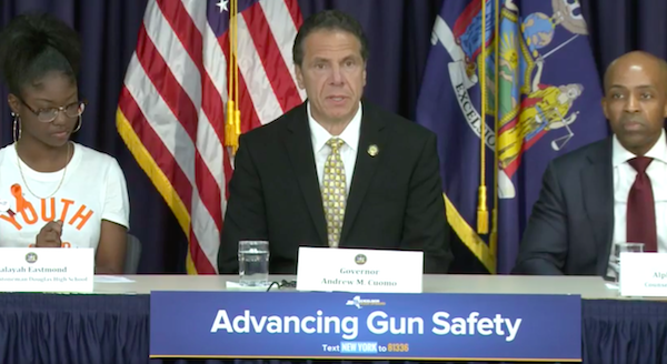 El gobernador de Nueva York, Andrew Cuomo, anunció hoy una propuesta de ley que busca mantener las armas de fuego fuera del alcance de individuos que puedan representar un peligro
