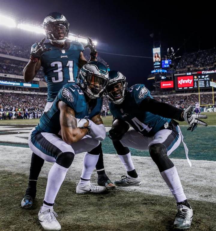  La Casa Blanca critic&oacute; hoy al equipo campe&oacute;n de la liga profesional de f&uacute;tbol americano (NFL), los Philadelphia Eagles, porque s&oacute;lo unos pocos jugadores iban a asistir a la recepci&oacute;n que hoy