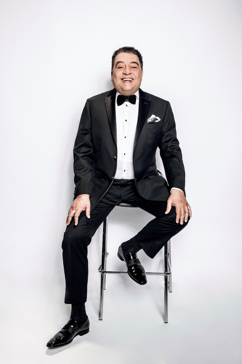 El cantante&nbsp;y tenor venezolano, Eleazar Mora,&nbsp;est&aacute; promocionando su mas reciente disco, en el que rinde homenaje al maestro&nbsp;Sim&oacute;n D&iacute;az