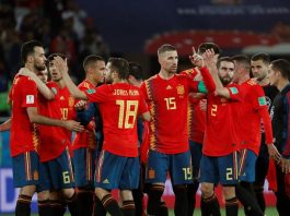 Ocho clasificados para octavos y nueve eliminados a falta de una jornada Los jugadores españoles se felicitan tras finalizar el partido España-Marruecos, del Grupo B del Mundial de Fútbol de Rusia 2018, en el Estadio de Kaliningrado de Kaliningrado, Rusia, hoy 25 de junio de 2018