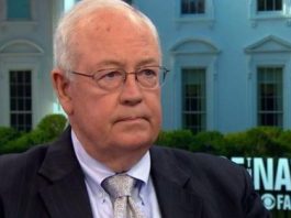 Kenneth Starr, que hace 20 años lideró las investigaciones en torno a la presunta obstrucción a la Justicia del por entonces presidente Bill Clinton por haber mentido bajo juramento sobre sus relaciones con Monica Lewinsky, dijo hoy no deberle una disculpa a la exbecaria. (Foto de twitter)