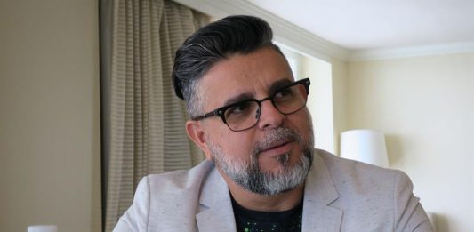 El salsero nicaragüense Luis Enrique