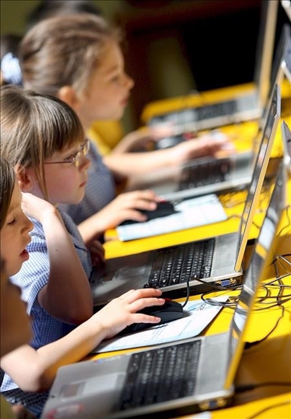 Google present&oacute; hoy "S&eacute; genial en internet", la versi&oacute;n en espa&ntilde;ol de su programa "Be internet awesome" para educar y ayudar a los ni&ntilde;os a que se desenvuelvan de manera segura en la red.