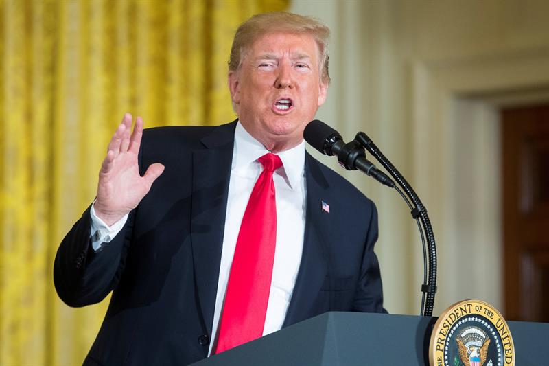 - El presidente de EE. UU, Donald Trump, realiza declaraciones sobre la inmigraci&oacute;n durante una reuni&oacute;n del Consejo Nacional Espacial en la Sala Este de la Casa Blanca, en Washington