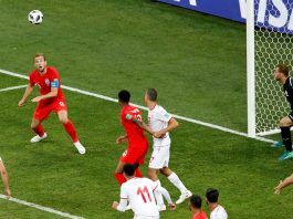 1-2. Kane rescata a Inglaterra con dos remates, el último en el descuento Harry Kane de Inglaterra (i) marca el gol de la victoria durante el partido de fútbol preliminar de la Copa Mundial de la FIFA 2018 G entre Túnez e Inglaterra en Volgogrado, Rusia, el 18 de junio de 2018.