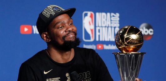 Kevin Durant, durante una rueda de prensa tras ganar finales de la NBA.
