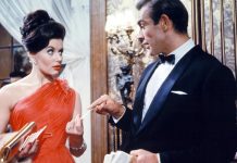 Eunice Gayson, la primera "chica Bond" muere a los 90 años Eunice Gayson, conocida por haber sido la novia de James Bond, falleció ayer a los 90 años