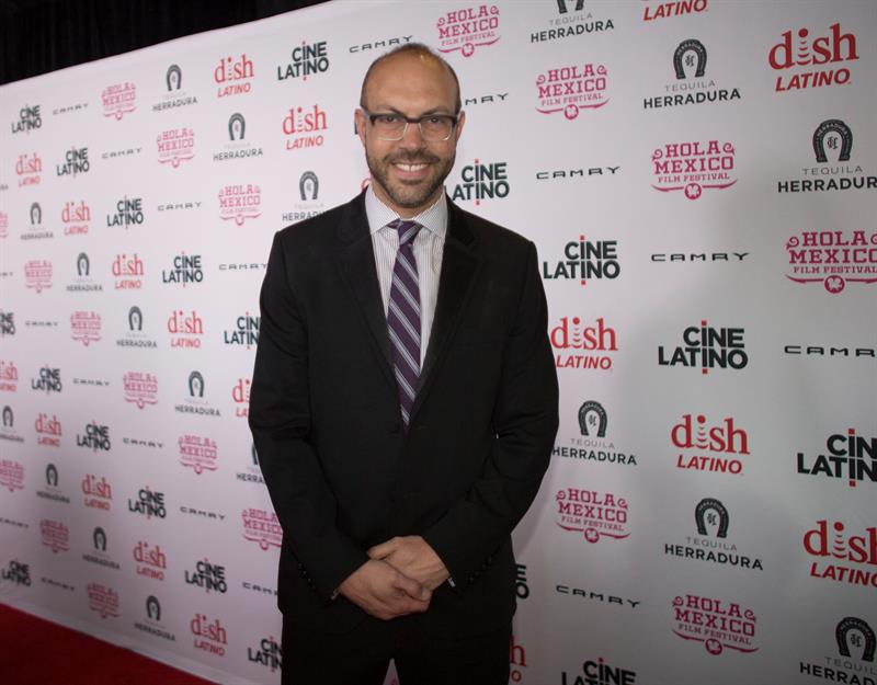 El director y fundador del festival, Samuel Douek, posa en la alfombra roja de la inauguraci&oacute;n de la d&eacute;cima edici&oacute;n del festival de cine Hola M&eacute;xico en Regal Cinemas en Los &Aacute;ngeles.