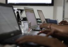 La norma que acaba con la neutralidad de la red, un principio que garantizaba la igualdad de acceso a la internet, entró hoy en efecto tras medio año desde su aprobación.