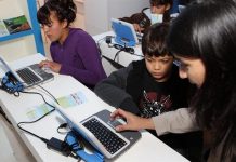 Padres latinos son menos conscientes de estafas cibernéticas Los padres latinos en los Estados Unidos son menos conocedores de las infiltraciones y fraudes cibernéticos que el resto de la población, según un estudio