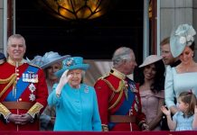 Isabel II presencia la ceremonia de su cumpleaños arropada por su familia estidas con sus mejores galas, la familia real casi al completo acompañó a la reina, de 92 años, durante la parada militar conocida como "Trooping the Colour".