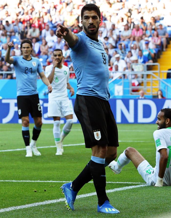 En total, s&oacute;lo cinco jugadores han disputado m&aacute;s de cien partidos con la selecci&oacute;n, lista que est&aacute; encabezada por Maximiliano Pereira.