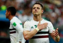 2-1. México hace soñar con algo grande El delantero mexicano Javier Hernández celebra la victoria al final del partido Corea Sur-México