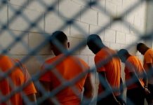 Los sospechosos encontrados por agentes de inmigración, ya sea a lo largo de la frontera o en los puertos de entrada al país, se han venido transfiriendo rutinariamente a las agencias estatales.