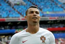 El astro portugués, que estaba obligado a comparecer ante la prensa al ser nombrado el mejor jugador del partido.