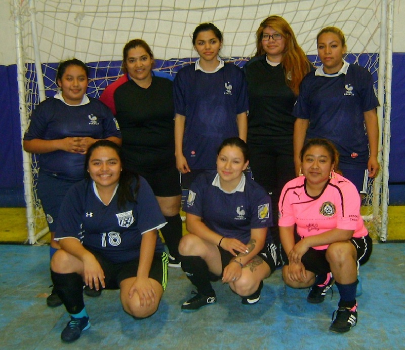 Las jovencitas del&nbsp; Chivas "Rebano Sagrado Newyorkino" chocar&aacute;n este viernes (Julio 20) contra el 'aguerrido' Piaxtla, en disputa del t&iacute;tulo categor&iacute;a Damas en la Fair Play Soccer/Liga Juego Limpio que preside Ivan Mendoza. (Foto: Buki Chapin)