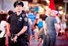 El Departamento de Policía de Nueva York tiene un sitio web disponible al público en donde publica permanentemente los datos sobre delincuencia en la ciudad llamado CompStat 2.0, que proporciona gran especificidad sobre crímenes a través de una experiencia interactiva en línea.