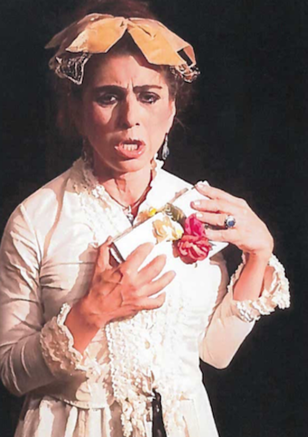 Piedad Castano en una escena d e El lenguaje de las flores
