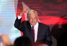 El líder izquierdista Andrés Manuel López Obrador, de Movimiento Regeneración Nacional (Morena)