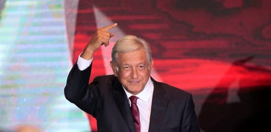 El líder izquierdista Andrés Manuel López Obrador, de Movimiento Regeneración Nacional (Morena)