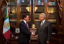 otografía cedida por la Presidencia mexicana, del mandatario mexicano, Enrique Peña Nieto (i), durante un encuentro con el próximo presidente de México, Andrés Manuel López Obrador (d), en el Palacio Nacional hoy, martes 3 de julio de 2018, en Ciudad de México
