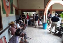 El huracán María sigue afectando a los adultos mayores en Puerto Rico La cuestión de quién cuidará de la envejecida población de Puerto Rico es una crisis creciente, dijo el doctor Ángel Muñoz, psicólogo clínico e investigador de la Pontificia Universidad Católica de Puerto Rico, en Ponce.