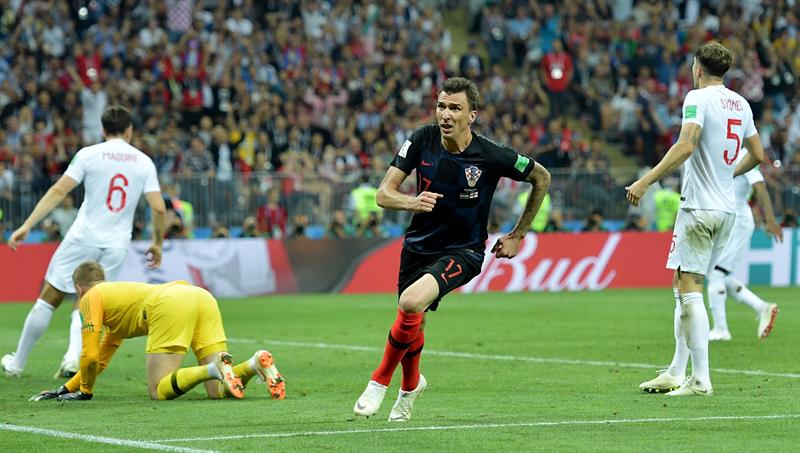 Mario Mandzukic de Croacia celebra anotar la ventaja 2-1 durante el partido de semifinales de la Copa Mundial de la FIFA 2018 entre Croacia e Inglaterra en Mosc&uacute;, Rusia, el 11 de julio de 2018.
