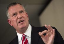 Acusan al alcalde Bill de Blasio de cruzar la frontera con México sin permiso Las autoridades de Aduanas han acusado al alcalde de Nueva York, Bill de Blasio, y su equipo de seguridad de incumplir la ley al cruzar a pie a México sin la autorización de la Patrulla Fronteriza