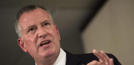 Las autoridades de Aduanas han acusado al alcalde de Nueva York, Bill de Blasio, y su equipo de seguridad de incumplir la ley al cruzar a pie a México sin la autorización de la Patrulla Fronteriza