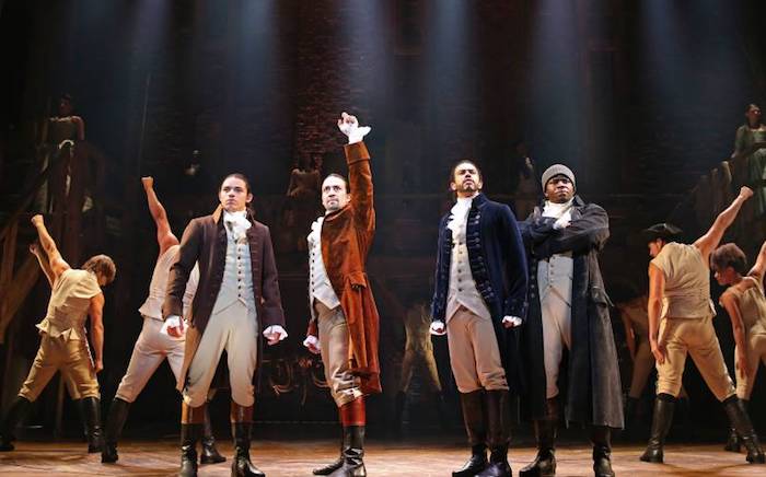 El musical "Hamilton", obra del puertorrique&ntilde;o Lin-Manuel Miranda y uno de los m&aacute;s exitosos de la &uacute;ltima d&eacute;cada en Broadway, podr&iacute;a llegar a los cines.