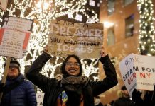Los argumentos políticos contra la alta inmigración latina en Estados Unidos suelen jugar con los temores de que el español podría desplazar al inglés en la sociedad estadounidense. Y esto no es así. Reuters / Lucas Jackson