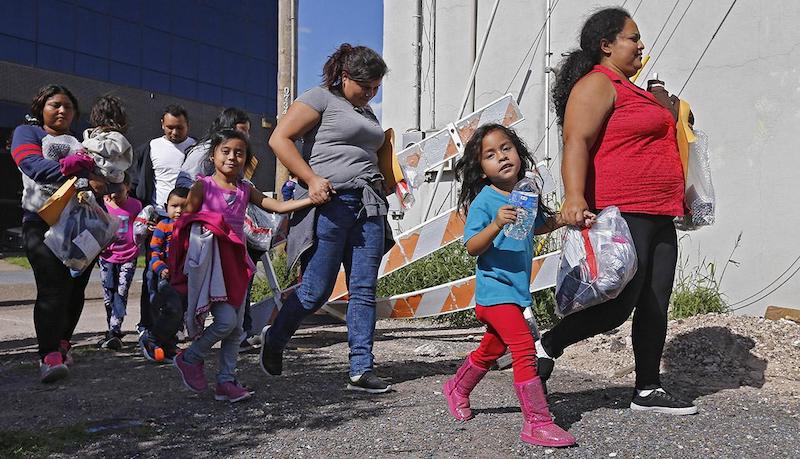  La Uni&oacute;n Americana de Libertades Civiles (ACLU) eval&uacute;a hoy recomendar una sanci&oacute;n contra el Gobierno de Estados Unidos por haber incumplido la orden judicial de entregar a sus padres a los 103 ni&ntilde;os separados en la frontera en el plazo establecido por la corte de San Diego.