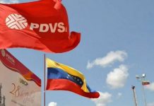 Dos personas fueron detenidas entre ayer y hoy acusadas participar en una trama que lavó más de 1.000 millones de dólares desfalcados a la estatal Petróleos de Venezuela (PDVSA),