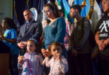 La esposa y las hijas del inmigrante ecuatoriano Pablo Villavicencio.