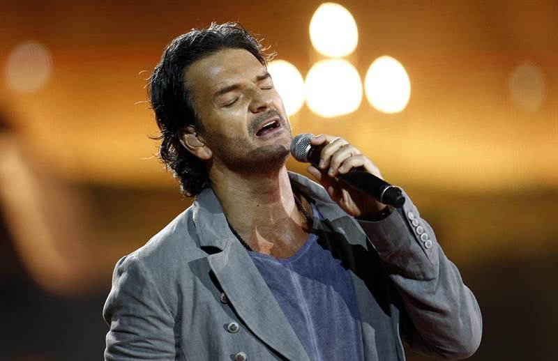 el cantautor guatemalteco Ricardo Arjona