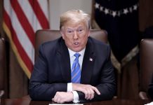 El presidente de los Estados Unidos, Donald J. Trump, asiste a una reunión con su gabinete en la Casa Blanca, Washington, hoy, 18 de julio de 2018.